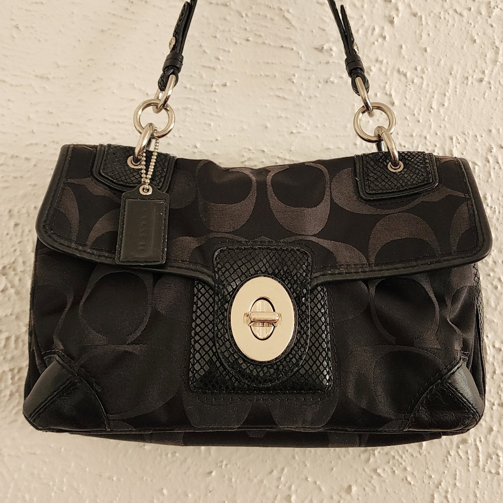 Coach Peyton Signature Shoulder Bag
